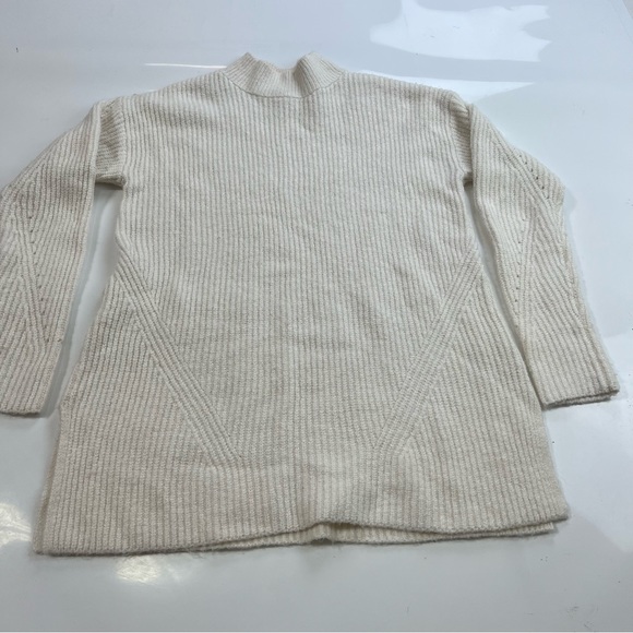 Old navy women’s white sweater M m125-19 - Picture 1 of 3